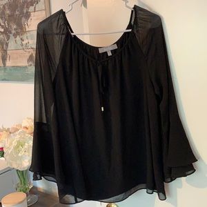 Flowy black top